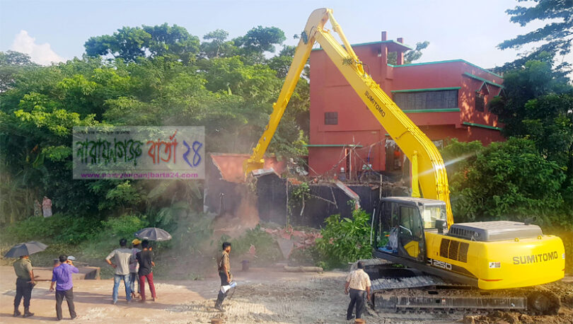 শীতলক্ষ্যায় গুড়িয়ে দেওয়া হলো ২০টি অবৈধ স্থাপনা