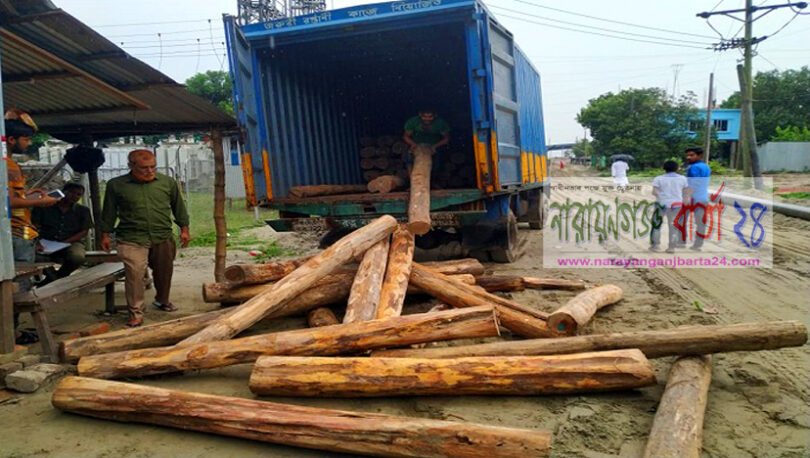 সোনারগাঁয়ে কাভার্ডভ্যান বোঝাই চোরাই সেগুন কাঠ উদ্ধার
