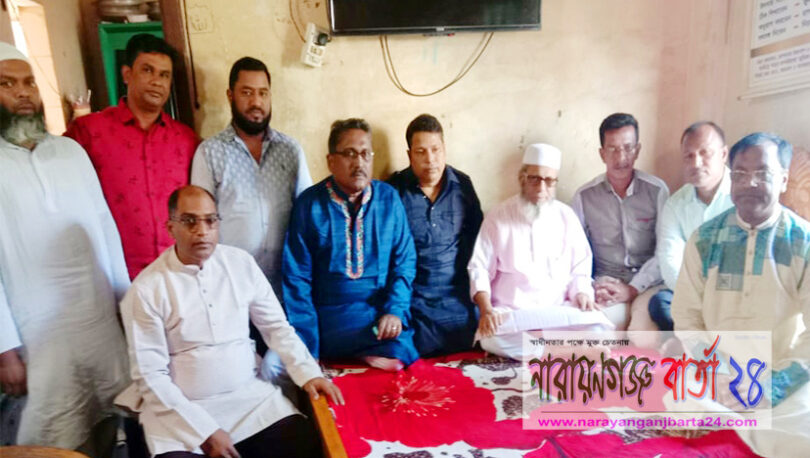 মুক্তিযোদ্ধার শয্যাপাশে খোকন সাহাসহ নেতৃবৃন্দ