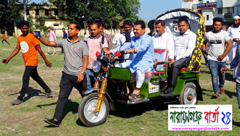 নয় দরিদ্র ব্যাক্তির হাতে মিশুকের চাবি তুলে দিলেন এমপি বাবু