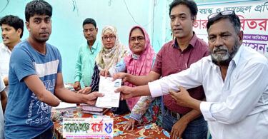 নাসিক ২৭নং ওয়ার্ডে বয়স্ক ও প্রতিবন্ধীদের মাঝে মাসিক ভাতার বই বিতরণ