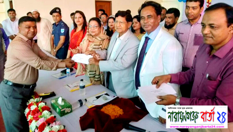 রূপগঞ্জে জাতীয় পরিচয় পত্রের স্মার্ট কার্ড বিতরণ শুরু
