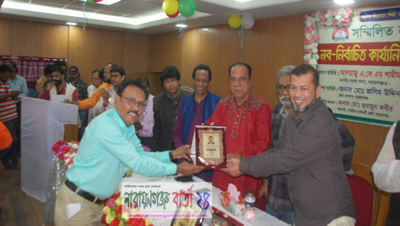 সম্মাননা ক্রেস্ট পেলেন বিকেএমইএ’র পরিচালক কবির হোসেন