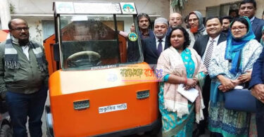 বর্জ্য অপসারণে পরিবেশবান্ধব গাড়ির উদ্বোধন করলেন মেয়র আইভী