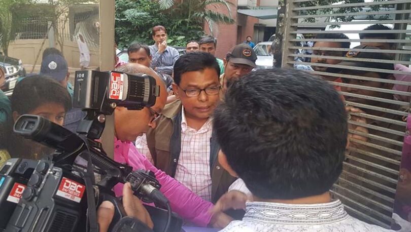 বাধার মুখে সাংবাদিক নেতারা, এস.এ টি‌ভি‌তে বৈঠক আজ