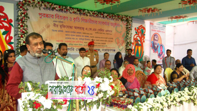 ফুটওভার ব্রিজের জন্য শিক্ষার্থীদের আন্দোলনের পথ দেখালেন সেলিম ওসমান