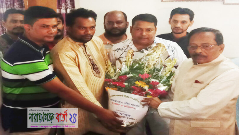 মহানগর স্বেচ্ছাসেবক লীগ নেতা দুলাল ও কমলের নেতৃত্বে ফুলেল অভ্যর্থণা