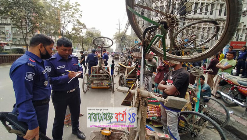 শহরে অবৈধ ব্যাটারী চালিত অটোরিকশা বন্ধে পুলিশের অভিযান