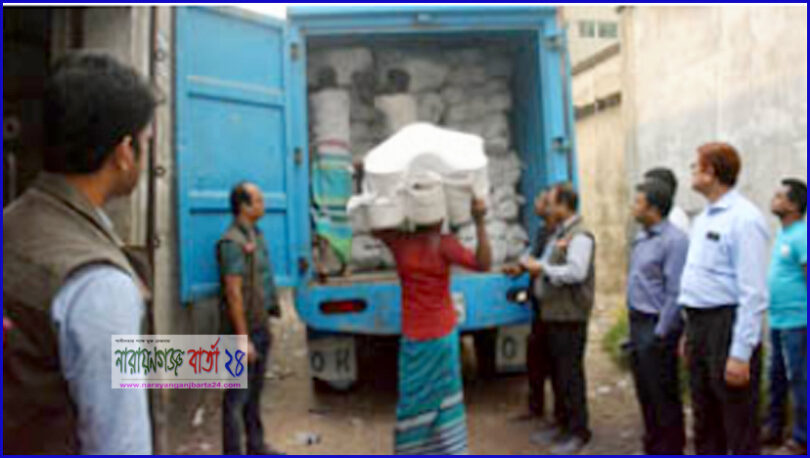 টানবাজারে কোটি টাকার অবৈধ সুতা উদ্ধার