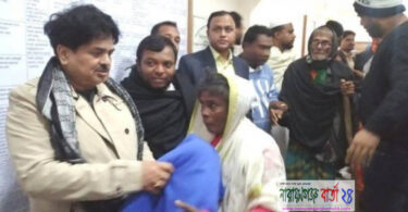 সোনারগাঁয়ে এমপি খোকার উদ্যোগে শীতার্তদের মাঝে কম্বল বিতরণ