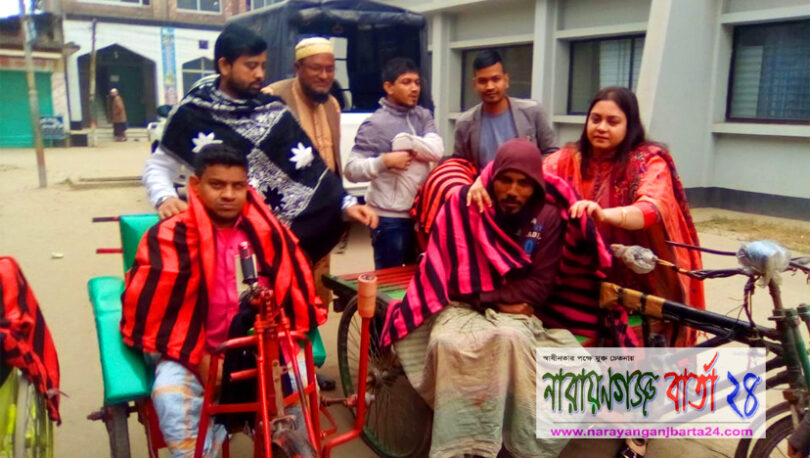 প্রতিবন্ধিদের মাঝে কম্বল বিতরণ করলেন নাহিদা বারিক