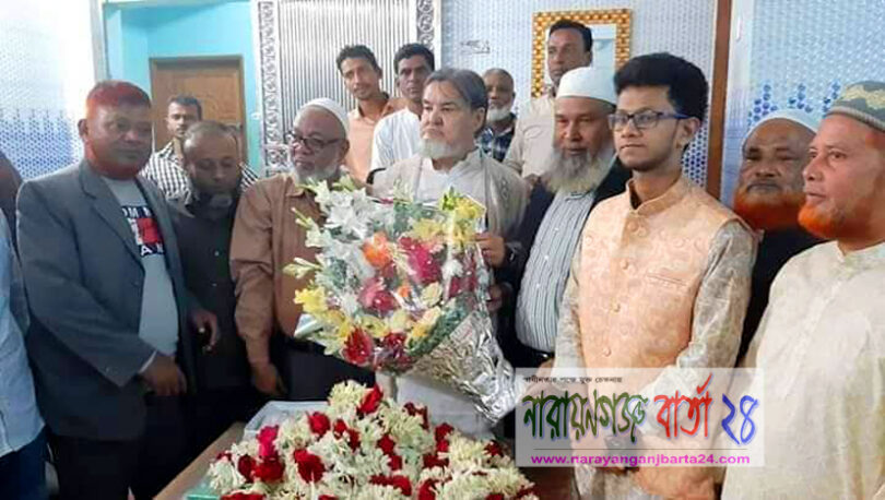 ফতুল্লা থানা আ.লীগের সভাপতি বাদল ও সা.সম্পাদক শওকতকে ফুলের শুভেচ্ছা