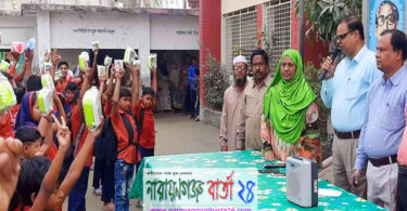 ফতুল্লার রামারবাগ স্কুলের শিক্ষার্থীদের মাঝে টিফিন বক্স বিতরণ