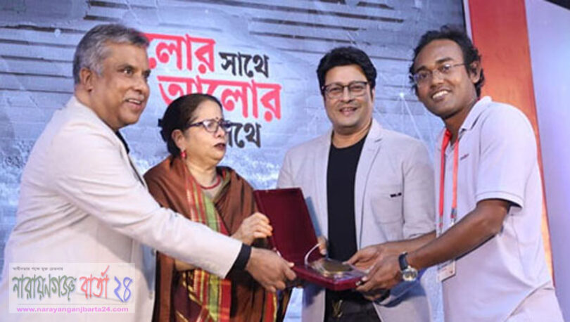 প্রথম আলোর বর্ষসেরা আলোকচিত্রী নারায়ণগঞ্জের দিনার মাহমুদ