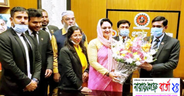 আনন্দধামের সিমু’র নেতৃতে নব নিযুক্ত ডিসিকে ফুলেল শুভেচ্ছা