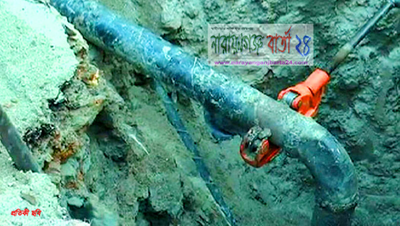 ফতুল্লায় গ্যাস সংযোগ বিচ্ছিন্ন করতে গিয়ে অবরুদ্ধ তিতাসের কর্মকর্তারা