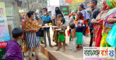 পথ শিশুদের মাঝে নাসিম ওসমান ফাউন্ডেশনের খাবার বিতরণ