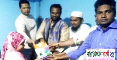 শিক্ষার্থীদের মাঝে নতুন বই তুলে দিলেন যুবলীগ নেতা খান মাসুদ