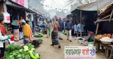 সোনারগাঁয়ে রাস্তা প্রশস্ত করণের দাবিতে এলাকাবাসীর স্বারকলিপি