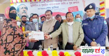 বন্দরে ৩৫টি পরিবারের মাঝে ঘর ও জমির দলিল প্রদান