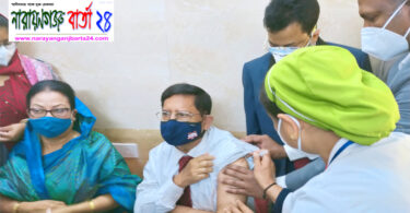 করোনার টিকা নিয়েছেন বস্ত্র ও পাটমন্ত্রী গাজী