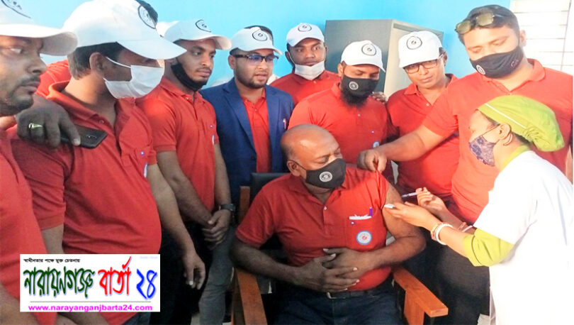রূপগঞ্জে টিকা কেন্দ্রে বাড়ছে ভিড়, টিকা বুথের সংখ্যা বাড়ানোর দাবি