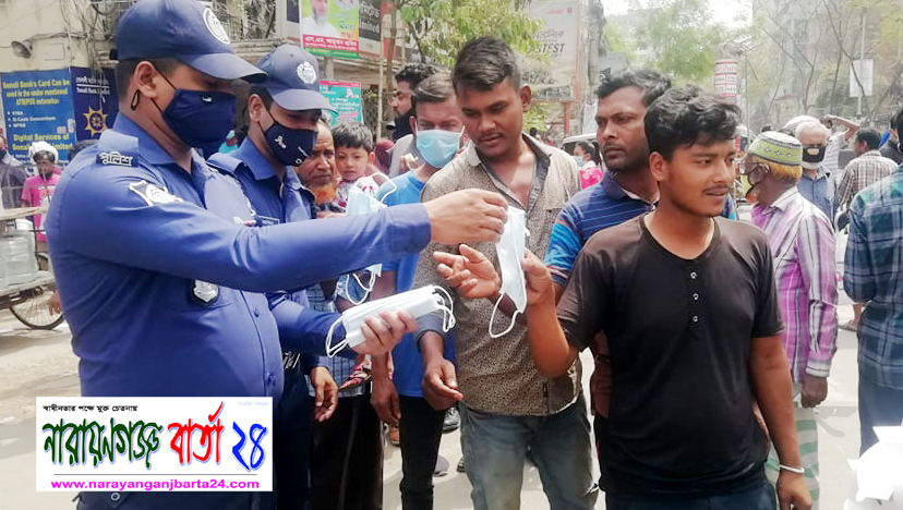 করোনা সচেতনতা বজায় রাখতে জেলা পুলিশের মাস্ক বিতরণ