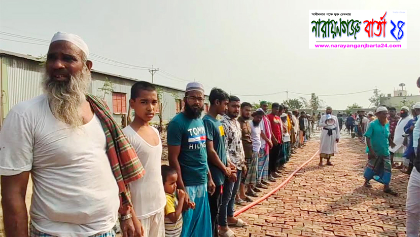 সোনারগাঁয়ে মাদ্রাসা ও কবরস্থানের রাস্তা বন্ধের প্রতিবাদে বিক্ষোভ