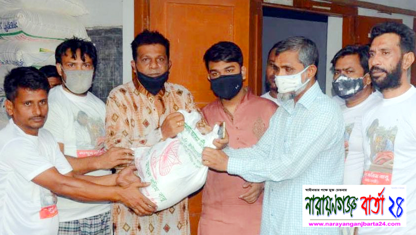 ১২ হাজার পরিবারের মাঝে “ ঈদ উপহার ” দিলেন কাউন্সিলর বাবু