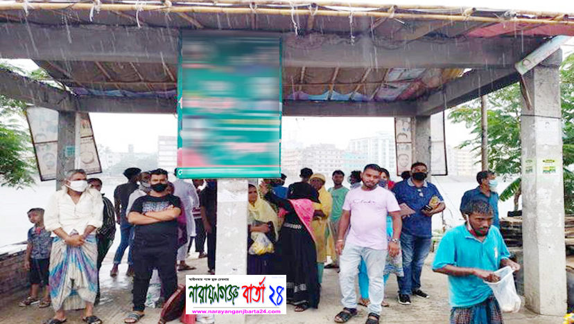 বন্দর স্কুলঘাট যাত্রী ছাউনী না থাকায় রোদ-বৃষ্টিতে যাত্রীদের ভোগান্তি