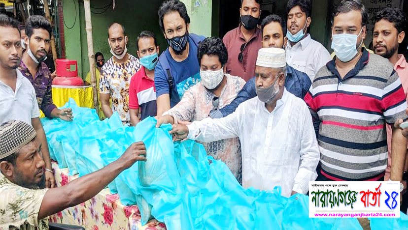 নিয়ন্ত্রণ হারিয়ে যাত্রীবাহি মাইক্রোবাস বুড়িগঙ্গায়