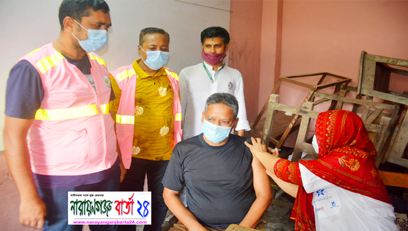 নাসিক ১৩নং ওয়ার্ডে ১ম দিনে টিকা নিলেন ৬০০ জন