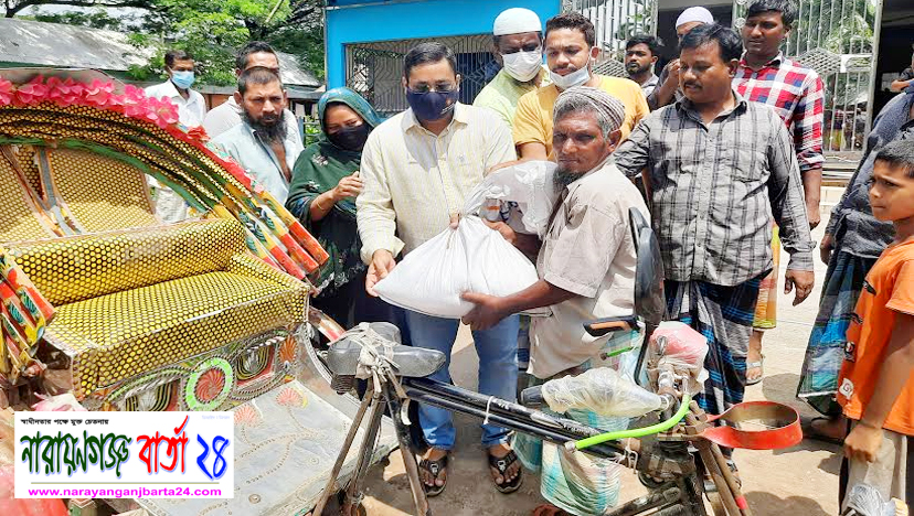 পরিবহন শ্রমিকদের মাঝে চাউল তুলে দিলেন চেয়ারম্যান জিন্নাহ্