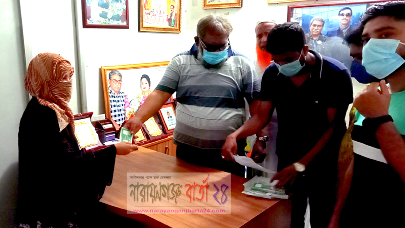নিম্ন আয়ের পরিবারের মাঝে কাউন্সিলর সজলের আর্থিক সহায়তা প্রদান