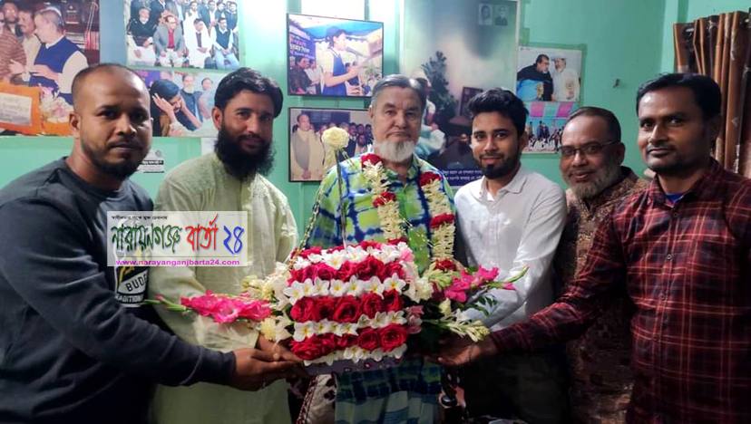 ফুলেল শুভেচ্ছায় সিক্ত হলেন চেয়ারম্যান সাইফ উল্লাহ বাদল