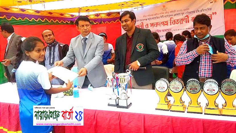 স্কুল বালিকাদের হকি প্রতিযোগিতার সনদপত্র বিতরণ