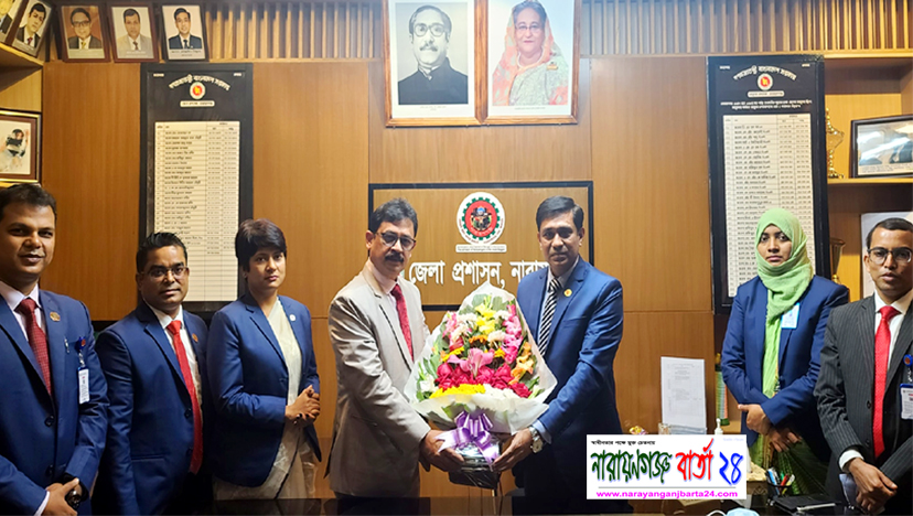 নারায়ণগঞ্জে নবাগত ডিসি হিসেবে দায়িত্ব নিলেন মঞ্জুরুল হাফিজ