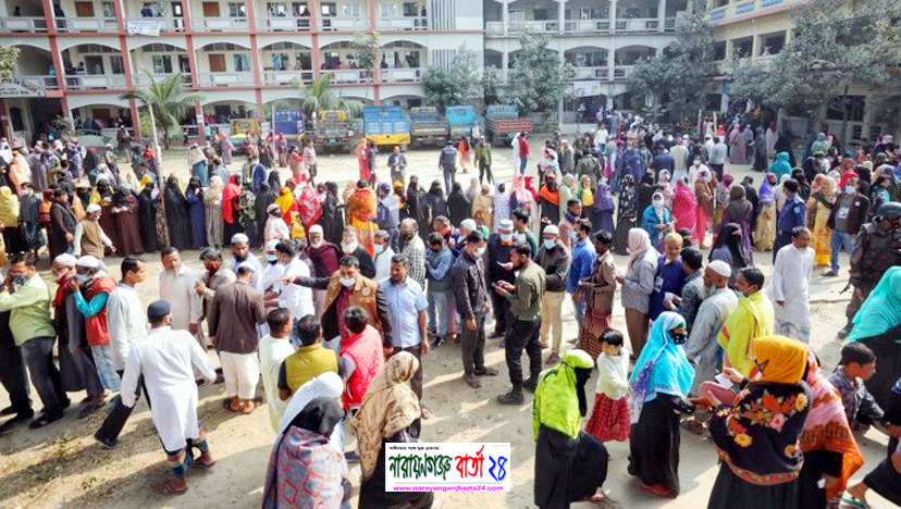 উৎসবমুখর প‌রি‌বে‌শে নারায়ণগঞ্জ সিটি নির্বাচনে চলছে ভোট গ্রহণ