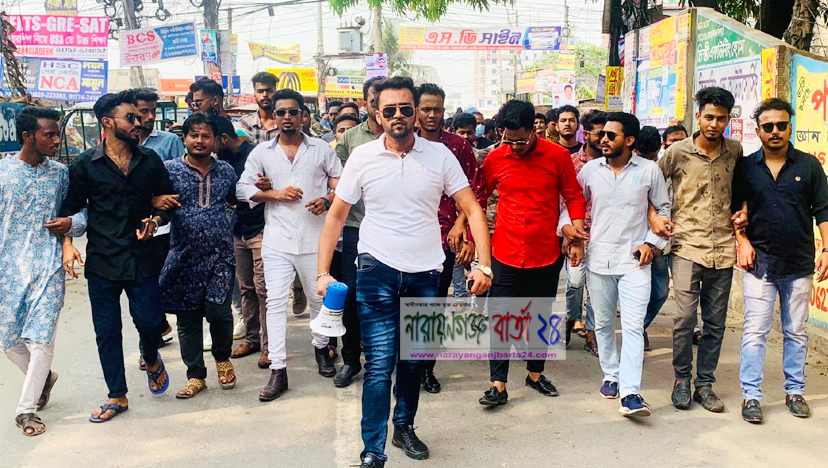 আজমেরী ওসমানের নির্দেশে রুনের নেতৃত্বে বিশাল মিছিল
