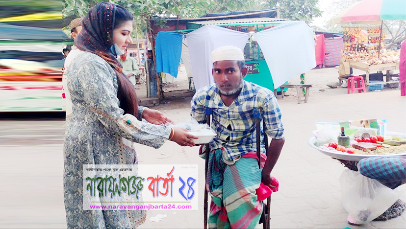 ইফতার নিয়ে মানুষের পাশে দাঁড়ালো “ নবান্ন নারী ফাউন্ডেশন ”
