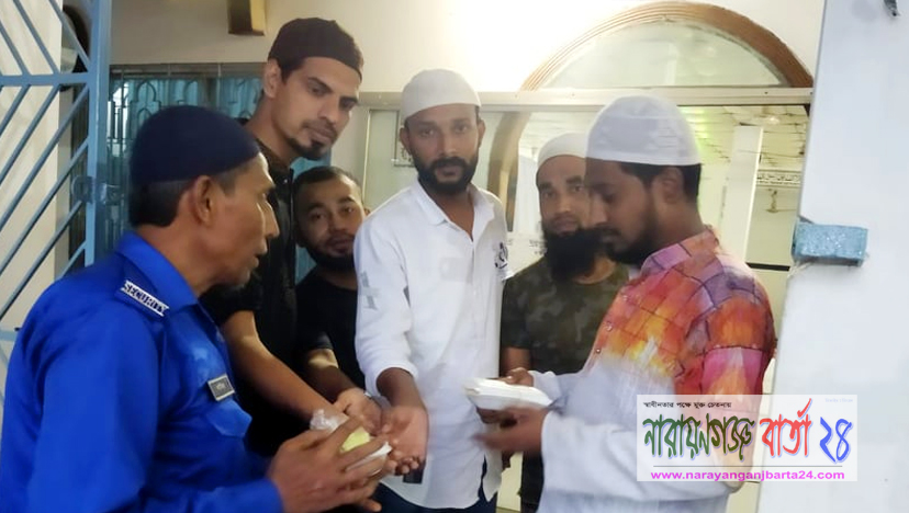 নাসিম ওসমানের স্মরণে মিঠু-বাপ্পি-জিহাদের উদ্যোগে খাদ্য বিতরণ