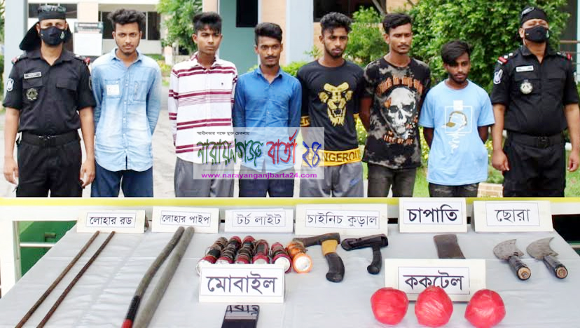অস্ত্র ও ককটেলসহ সোনারগাঁয়ে ৬ ডাকাত গ্রেফতার
