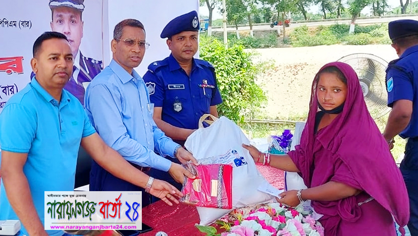 অবহেলিত বেদে জনগোষ্ঠীর মাঝে ঈদ উপহার দিলেন এসপি
