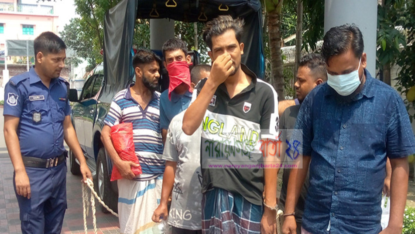 বন্দরে তিন চোর আটক
