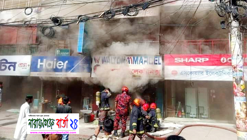 নারায়ণগঞ্জ ক্লাব মার্কেটে অগ্নিকাণ্ড