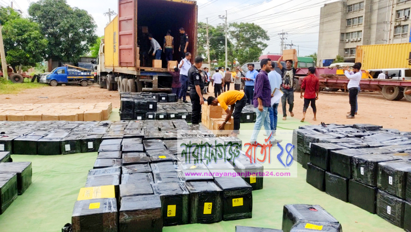 নারায়ণগঞ্জে কন্টেইনার ভর্তি বিপুল বিদেশি মদ উদ্ধার, আটক ২