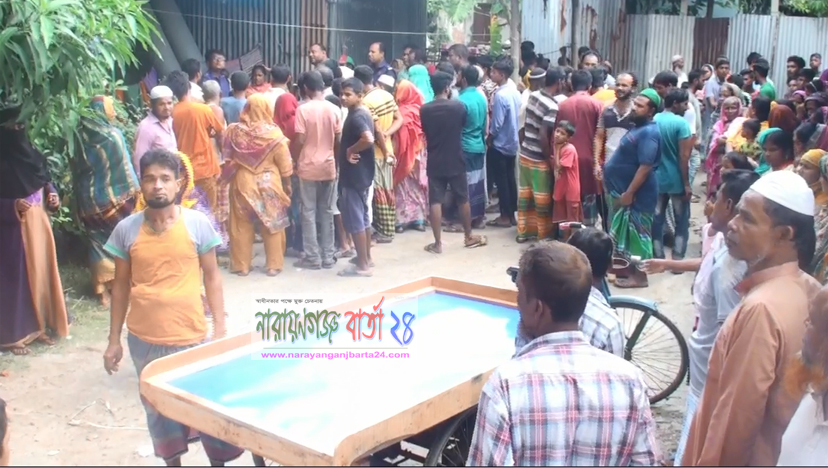 হাজীগঞ্জে ডোবায় লাশ, মাদকাসক্তদের হাতে খুন বলছে বাবা