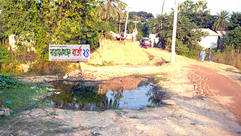 সোনারগাঁয়ে সচল ব্রিজকে অচল করে উধাও !