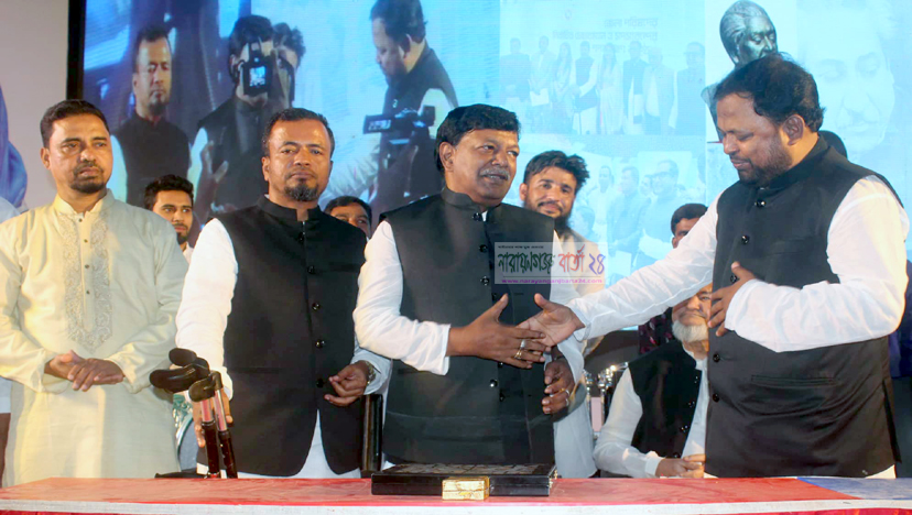 নারায়ণগঞ্জ জেলা পরিষদ চেয়ারম্যান চন্দন শীলকে সংবর্ধনা