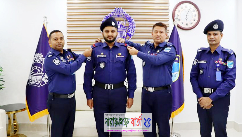 পুলিশের নায়েক হলেন নাজমুল, র‌্যাংক ব্যাজ পড়ালেন এসপি রাসেল